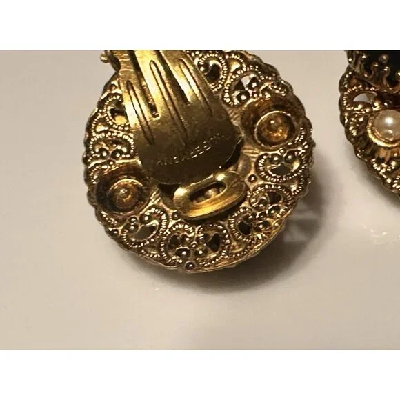 WEST GERMANY BLACK HEMATITE PEARL GOLD FILIGREE PENDANT & CLIP ON EARRINGS SET - Picture 10 of 12